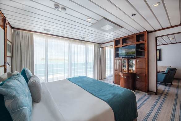 Paul Gauguin Cruises MS Paul Gauguin Owner's Suite 4 ©Paul Gauguin Cruises.jpg